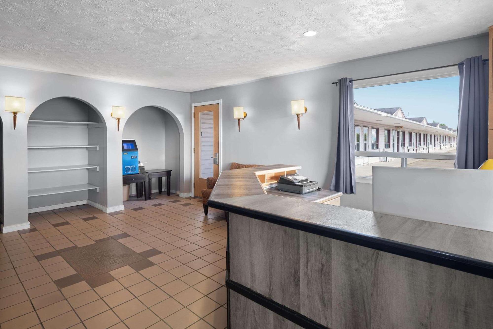 Travelodge By Wyndham Grand Falls Εξωτερικό φωτογραφία