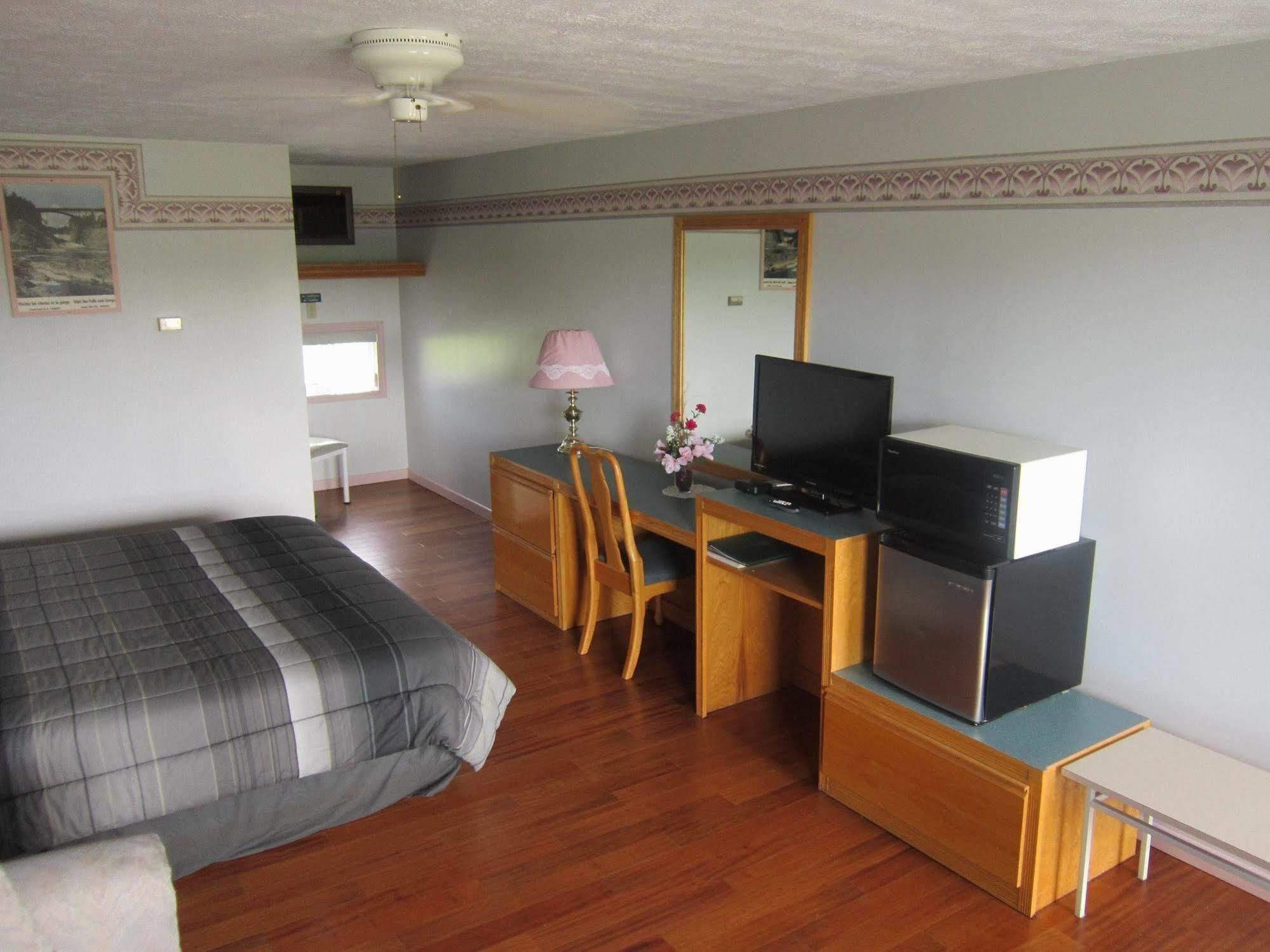 Travelodge By Wyndham Grand Falls Εξωτερικό φωτογραφία