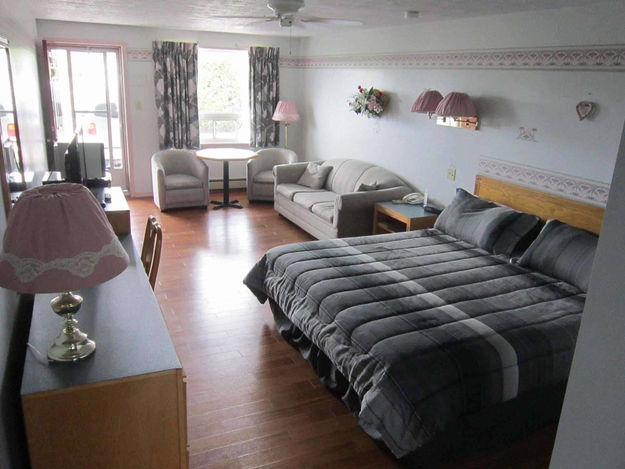Travelodge By Wyndham Grand Falls Εξωτερικό φωτογραφία